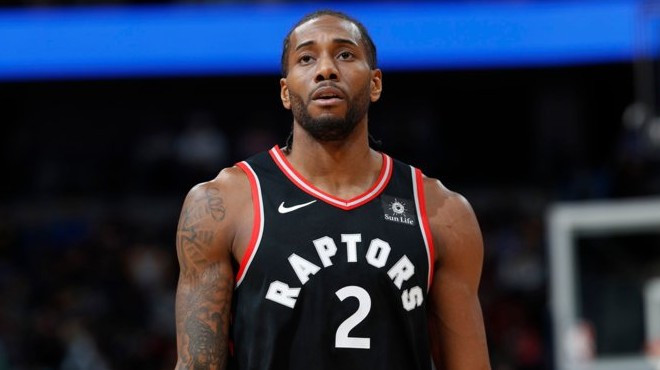 足球市场中 足球市场中