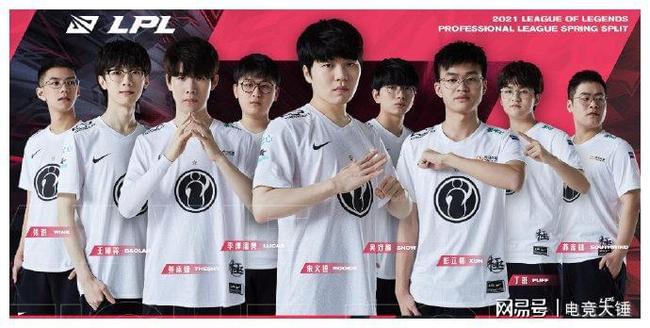 在分析余依 在分析余依