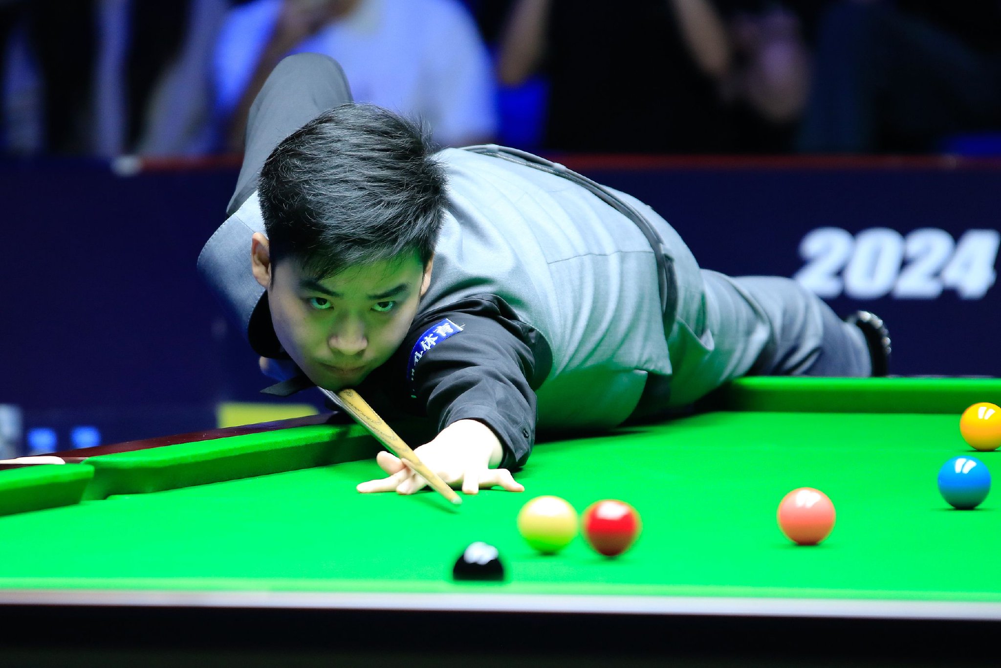 他们之间的 他们之间的