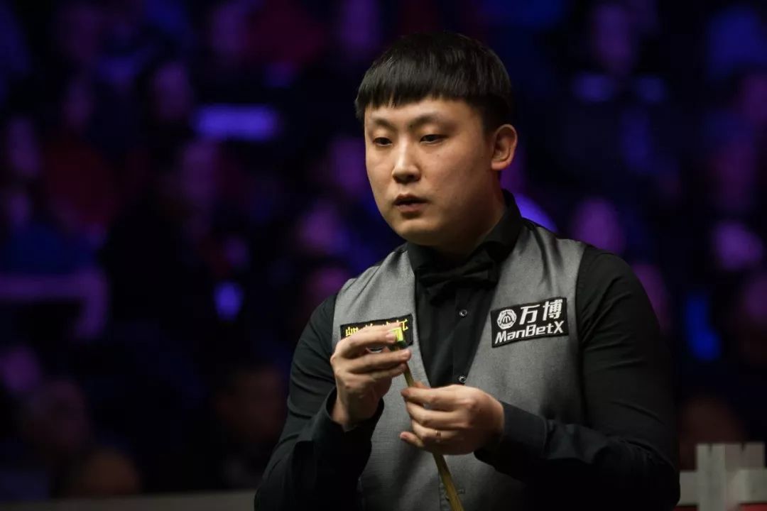 曼城通过 曼城通过